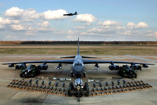 Mỹ điều "pháo đài bay" B-52H đến Guam