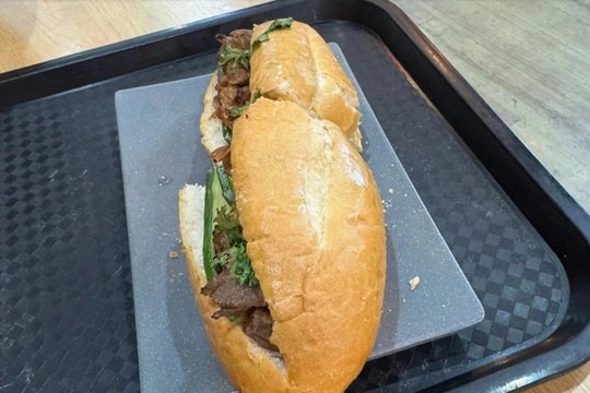 Bánh mì bán giá 208.000 đồng, Sân bay Nội Bài bảo do dùng thịt nhập khẩu