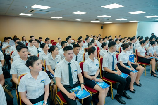 Hãng bay rầm rộ tuyển dụng tiếp viên hàng không