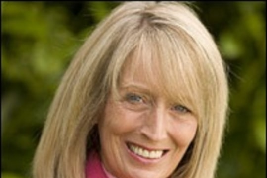 Khoảnh khắc kỳ diệu: Tiếp viên dùng ống hút cứu bé sơ sinh