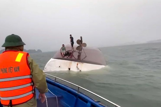 Thiếu niên 14 tuổi sống sót sau 4 tiếng lật thuyền, Hạ Long chạy đua cứu hộ