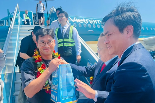 Du lịch Khánh Hòa 'than trời' vì giá vé máy bay đến Nha Trang cao ngất