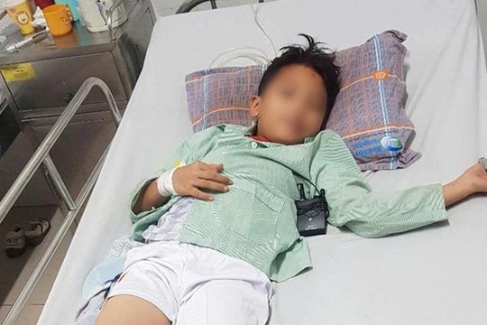 Tàu Vịnh Xanh bị lật: Cháu bé 10 tuổi thoát chết thần kỳ