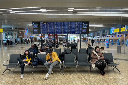 Nga bị tấn công bằng UAV, hàng trăm chuyến tàu, chuyến bay bị ảnh hưởng