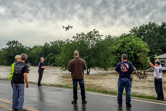 UAV cứu người trong trận lũ lịch sử ở Texas