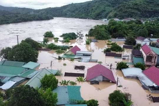 Mưa lũ lịch sử tại Nghệ An, trực thăng sẵn sàng tìm kiếm cứu hộ cứu nạn