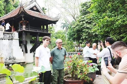 Hà Nội bùng nổ với 2,8 triệu khách quốc tế "check-in" trong tháng 7/2025