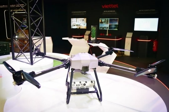 Drone phát sóng di động trong vùng lũ