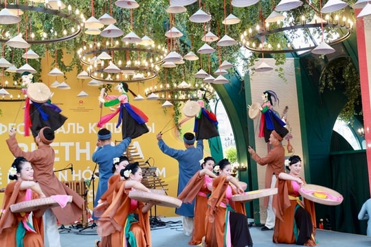 Rực rỡ Lễ hội Việt Nam tại Nga