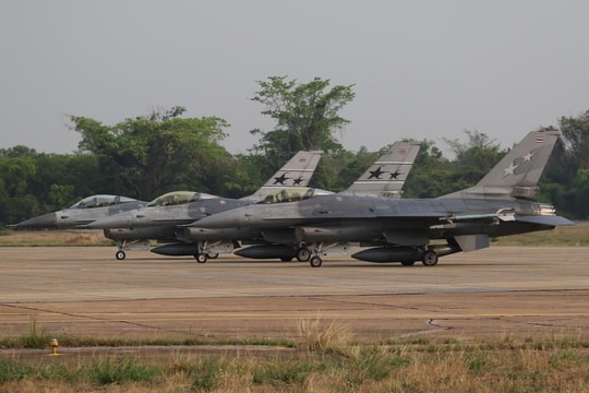 Thái Lan điều 4 máy bay F-16 tấn công gần di tích cổ Campuchia
