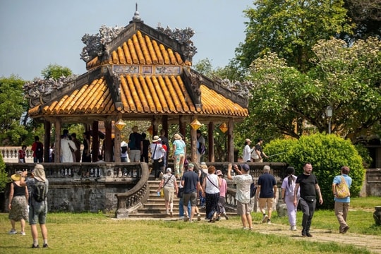 Huế bứt phá đón hơn 4 triệu lượt khách du lịch trong 7 tháng