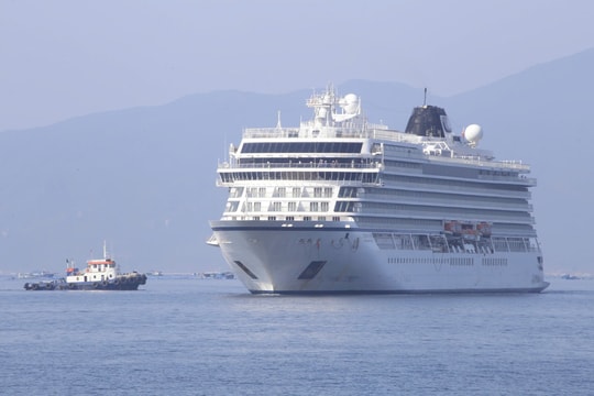 Khánh Hòa: Du lịch tàu biển sôi động, hàng nghìn du khách quốc tế cập cảng Cam Ranh