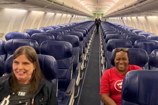 Hai hành khách khiếm thị bị bỏ quên, Southwest Airlines phải xin lỗi