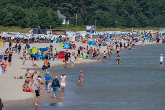 Châu Âu mạnh tay xử phạt du khách vi phạm các quy tắc ứng xử