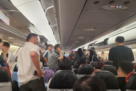 Chuyến bay AirAsia hạ cánh bất ngờ ở Gimpo, hành khách và tiếp viên bối rối