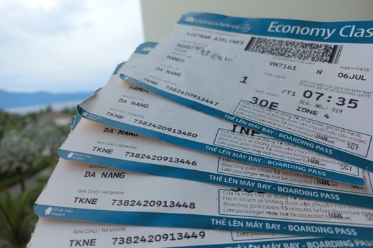 Các khoản phí phải trả khi mua vé máy bay