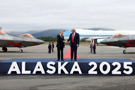 Mỹ điều tiêm kích F-22 hộ tống ông Putin về nước