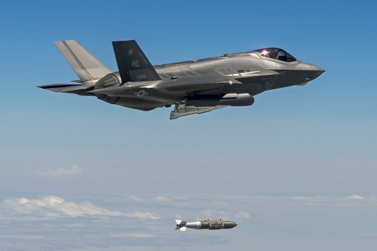 Tiêm kích tàng hình F-35A kết hợp Drone C100: ‘Cặp đôi tử thần’ mới của Mỹ