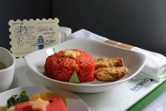 Những bữa cơm rực rỡ sắc màu giữa 'chín tầng mây' ngày Lễ Quốc khánh