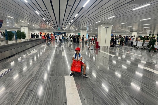 Kỳ lễ thông thoáng ở sân bay Tân Sơn Nhất