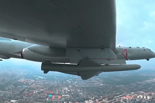 Xem loạt máy bay 'lực lưỡng' lộ diện ở lễ duyệt binh của Trung Quốc