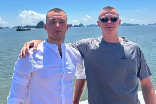 Đoàn quân nhân Nga làm 'dậy sóng' Vịnh Hạ Long