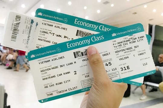 Vé máy bay Tết Bính Ngọ mở bán sớm, giá vẫn cao