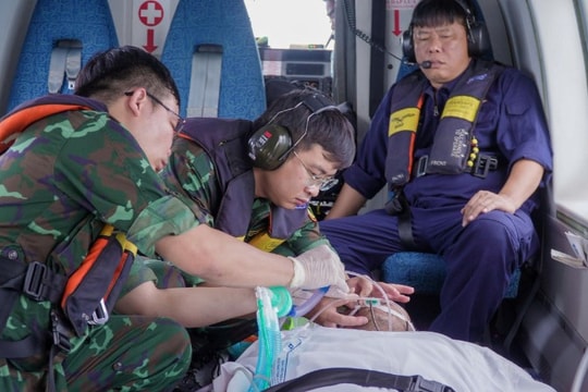 Trực thăng hiện đại EC-225 cấp cứu ngư dân ở đảo Song Tử Tây