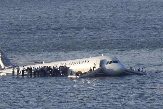 Động cơ ngừng hoạt động, phi công cứu máy bay khỏi thảm kịch