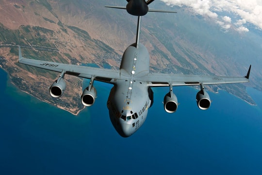 Mỹ đưa C-17, KC-46 tới Caribe, Venezuela tập trận quy mô lớn