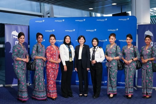 Malaysia Airlines khai thác chuyến bay với phi hành đoàn toàn nữ