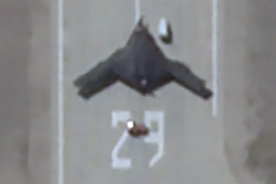 Lộ diện UAV tàng hình khổng lồ tại căn cứ bí mật của Trung Quốc