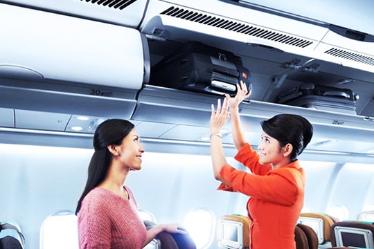 Sai lầm 'chết người' nếu giữ hành lý khi thoát hiểm trên máy bay