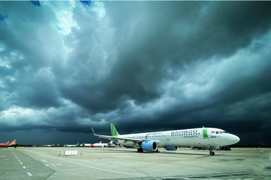 75 chuyến bay phải đổi hướng tránh bão Bualoi