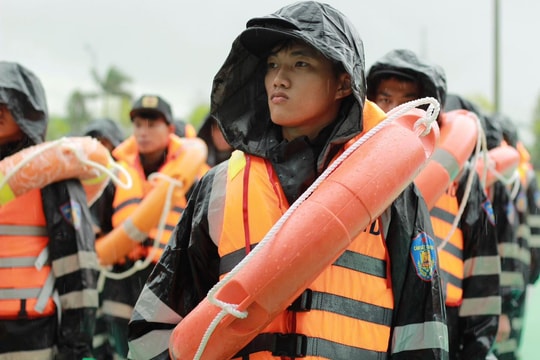 Bão Bualoi đang vào đất liền, ảnh hưởng nhiều tỉnh miền Trung