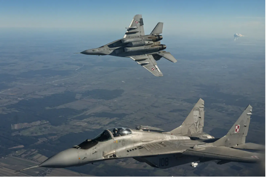 Ba Lan đóng cửa không phận, châu Âu lập 'bức tường drone'