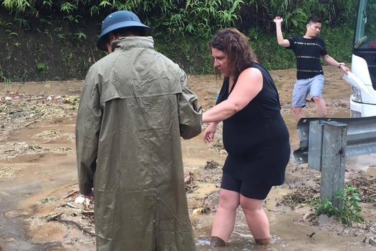 Du khách mắc kẹt ở Sa Pa, Tà Xùa sau mưa lũ