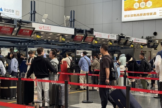 Sân bay Trung Quốc chen chúc ngày đầu kỳ nghỉ 'siêu tuần lễ vàng'