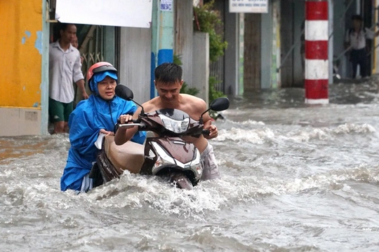 Bão Matmo giật cấp 13, nguy cơ đổ vào Quảng Ninh - Hải Phòng