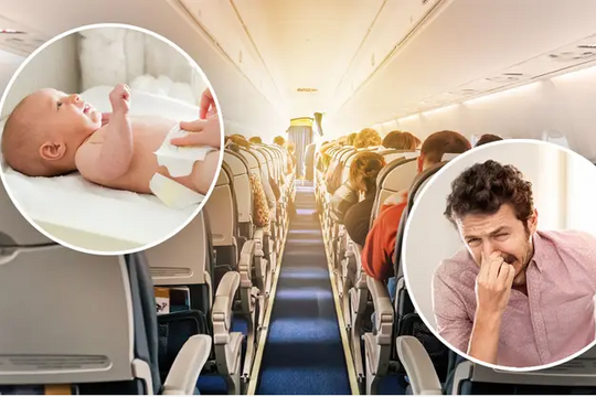 Hành khách American Airlines ‘chịu trận’ vì bà mẹ thay tã cho con ngay tại chỗ