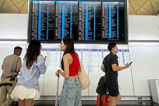 Hơn 100 chuyến bay ảnh hưởng khi bão Matmo đi qua Hong Kong