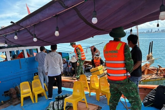 Cảnh báo rủi ro từ các tour 'câu mực đêm' tự phát ở Đà Nẵng