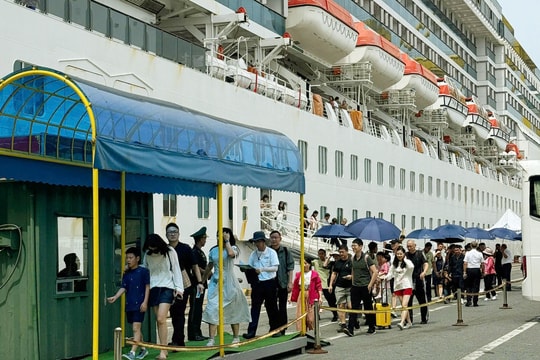 Chuyến bay, tàu biển đưa khách du lịch Trung Quốc trở lại Đà Nẵng