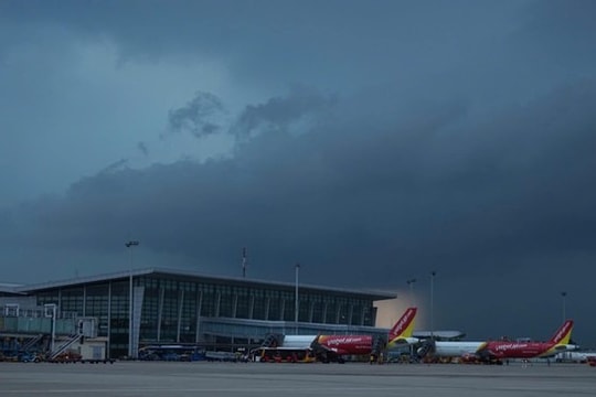 Thời tiết khu vực sân bay hôm nay 13/10: Nhiều nơi mưa dông