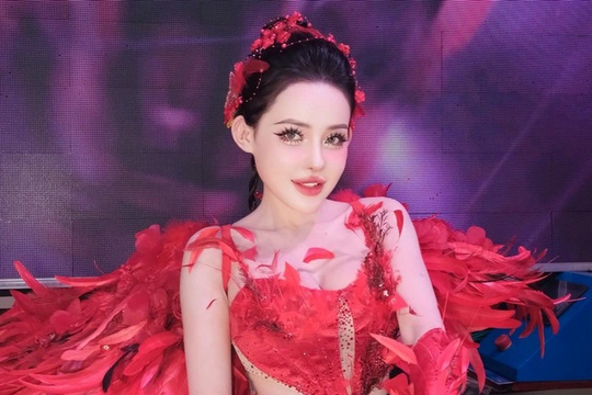 Chứng bệnh lạ khiến DJ Ngân 98 và nhiều người sợ đi máy bay