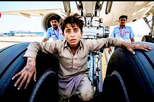 Hi hữu: Cậu bé Israel, 13 tuổi, lọt qua an ninh, trốn lên máy bay đi Mỹ