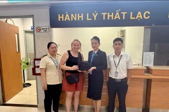 Nhân viên sân bay Phú Quốc trả lại 37 triệu đồng cho hành khách bỏ quên