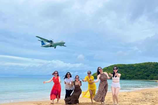 Giá vé máy bay ngày 15/10: Tuyến dài vẫn 'nóng', chặng ngắn bình ổn