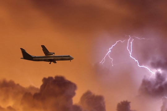 Châu Âu chuẩn hóa quy định bồi thường trong các sự cố sét đánh máy bay