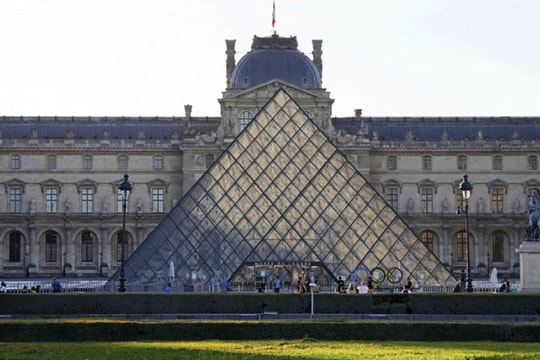 Loạt báu vật ở Bảo tàng Louvre bị trộm